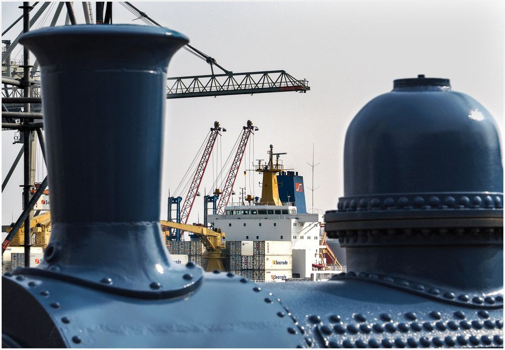 Lok im Hafen