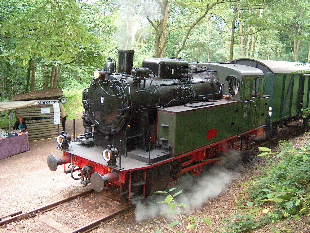 Lok VIII der hespertalbahn a m Haltepunkt Haus Scheppen.