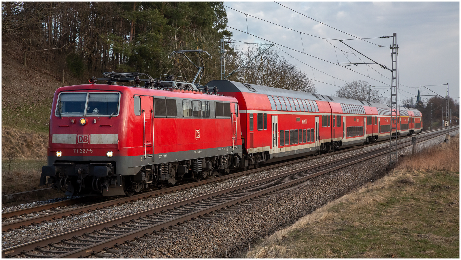 Lokbespannter Zug  RE 16  -5-