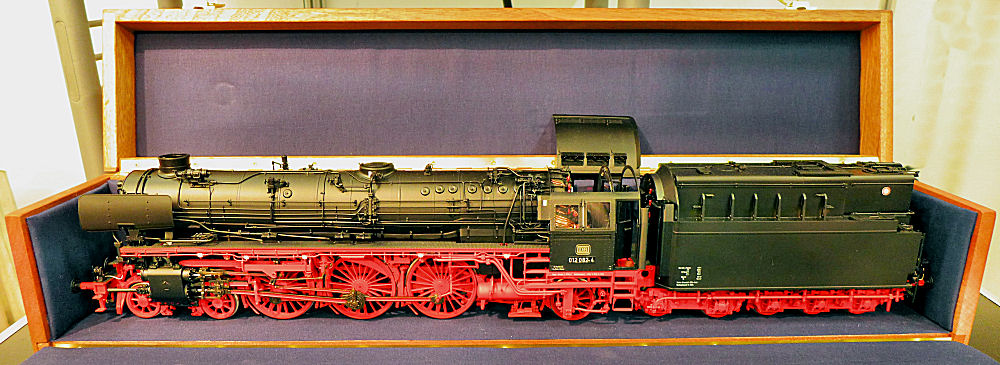 Lokmodell der Baureihe 012