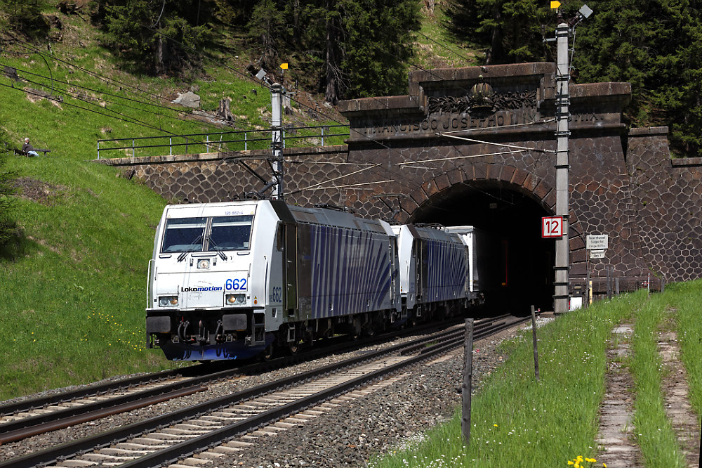 Lokomotion 185 662 mit EKOL-Klv am Tauerntunnel Südportal