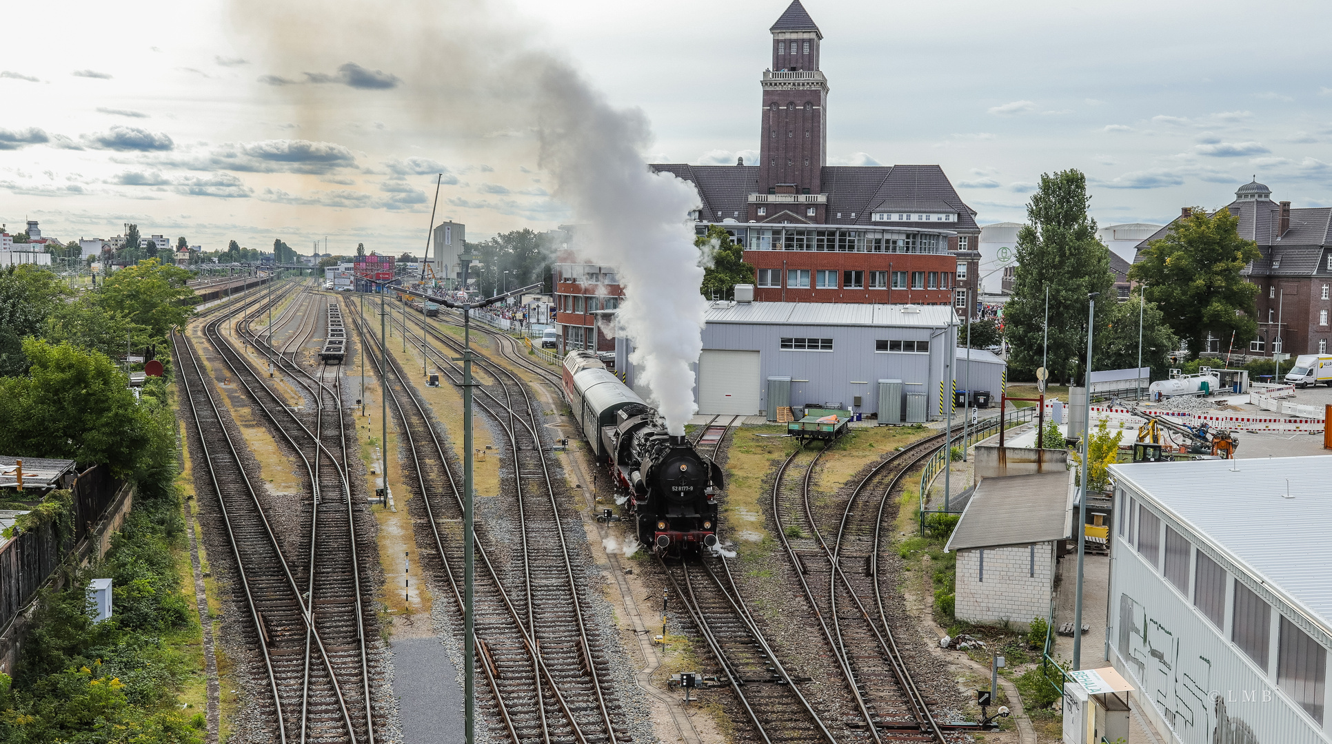 Lokomotivdampf am Westhafen