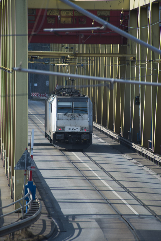 Lokomotive auf der Kattwykbrücke in Hamburg