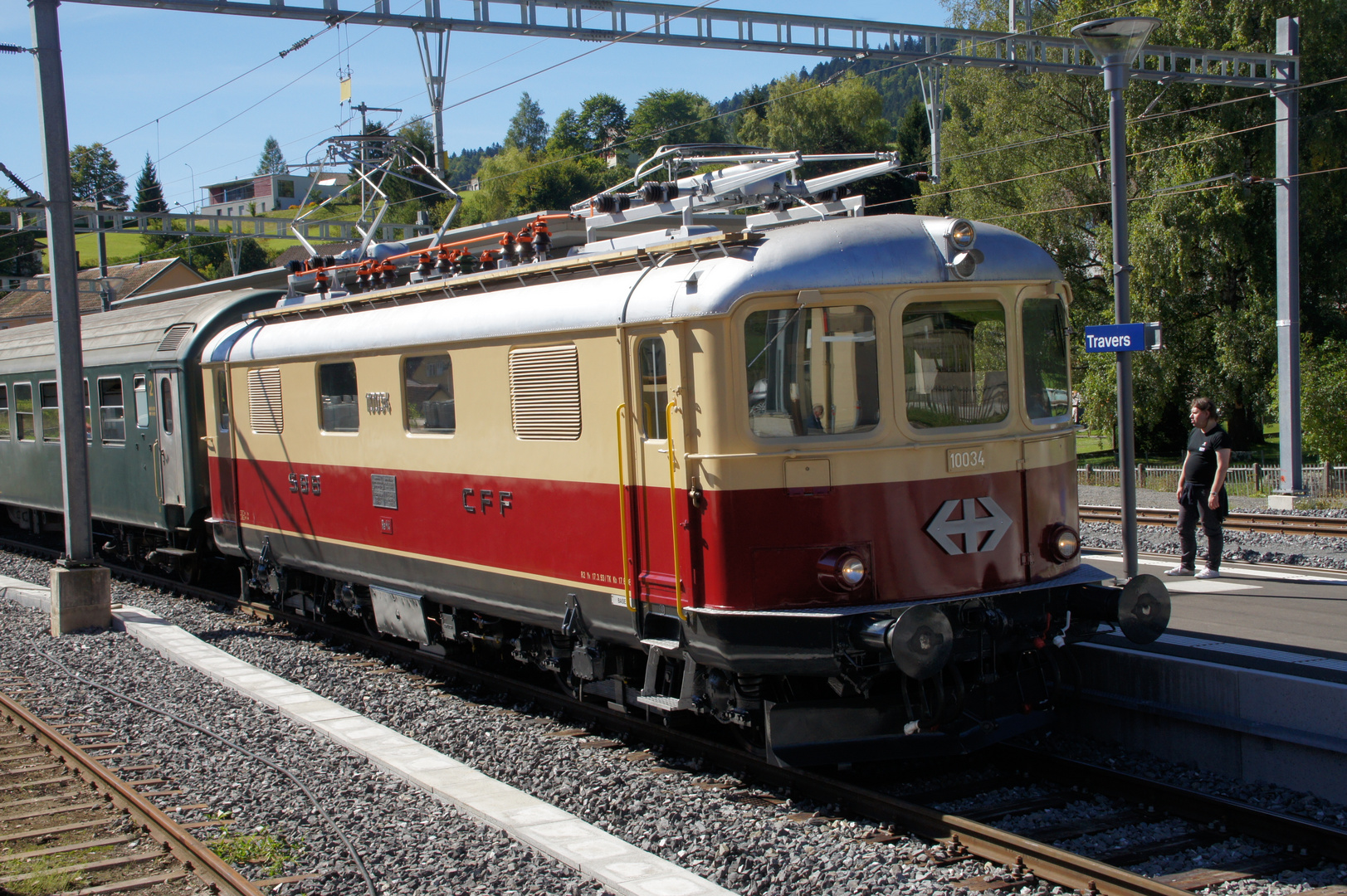 Lokomotive Re 4/4 I 10034 der Tee Classics im Sommer 2010