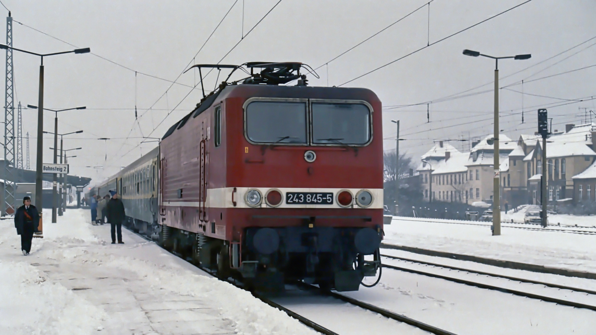 Lokwechsel in Neustrelitz 1991