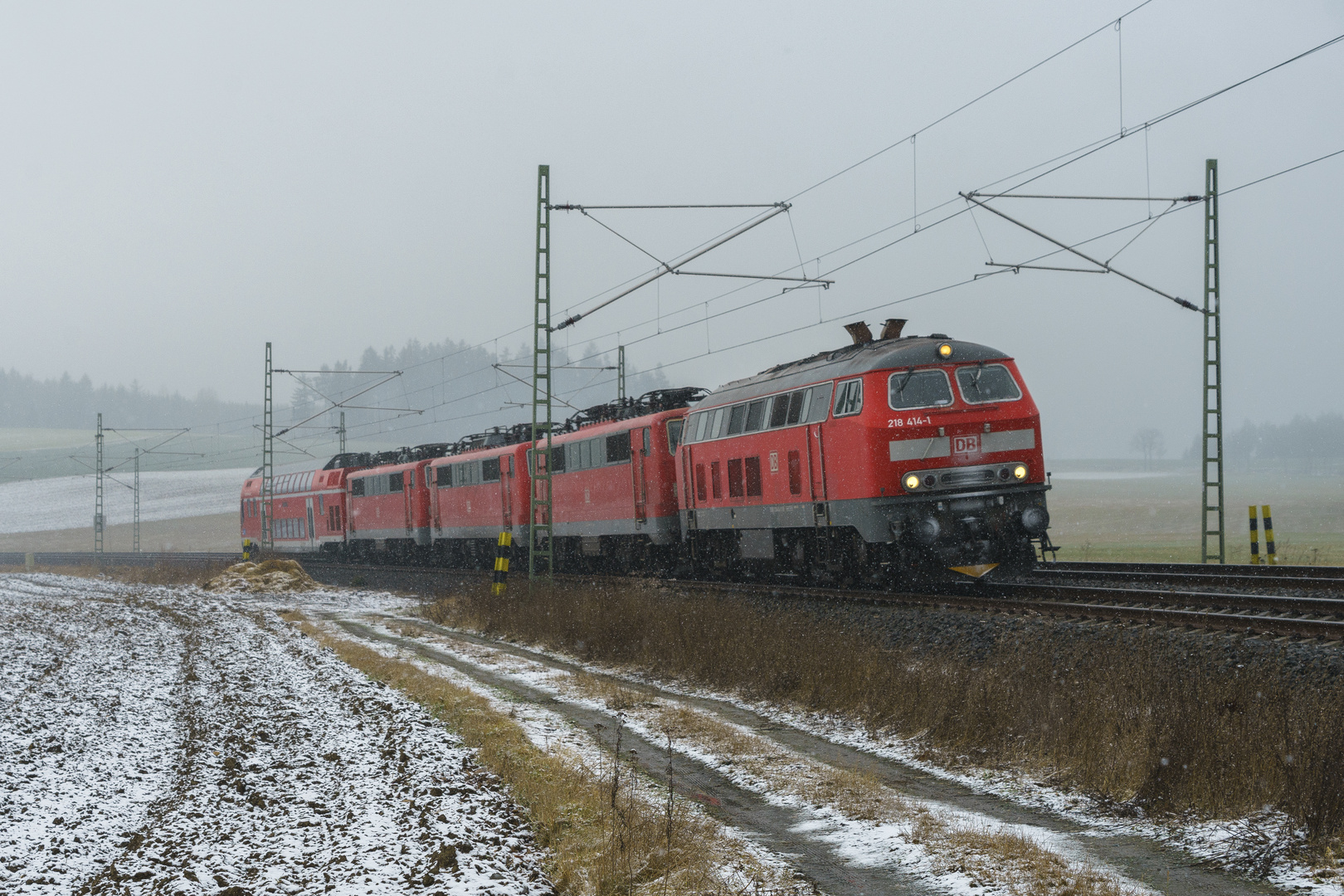 Lokzug im Schnee