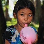 Lolei girl with balloon 2