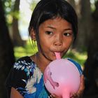 Lolei girl with balloon 2