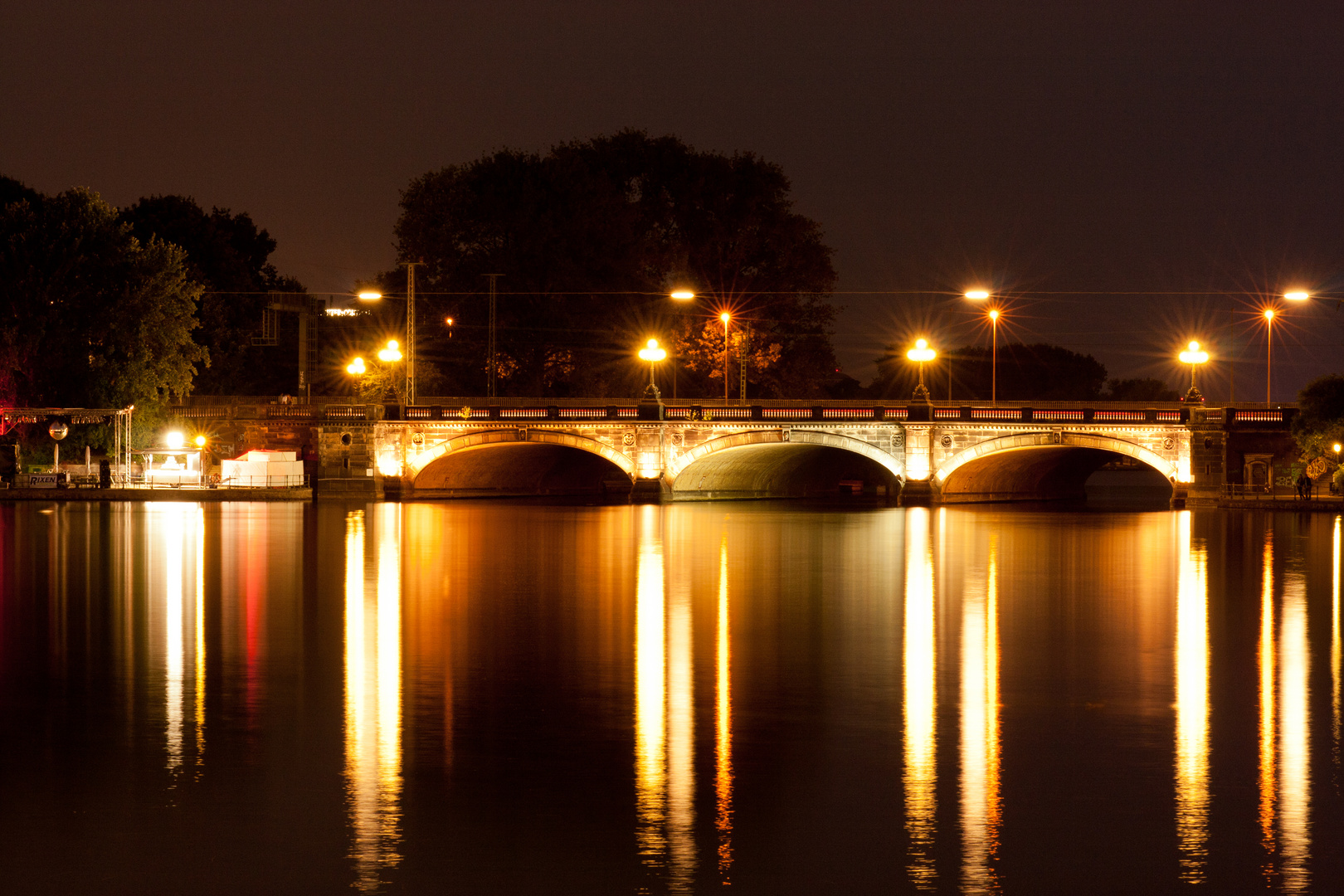 Lombardsbrücke bei Nacht