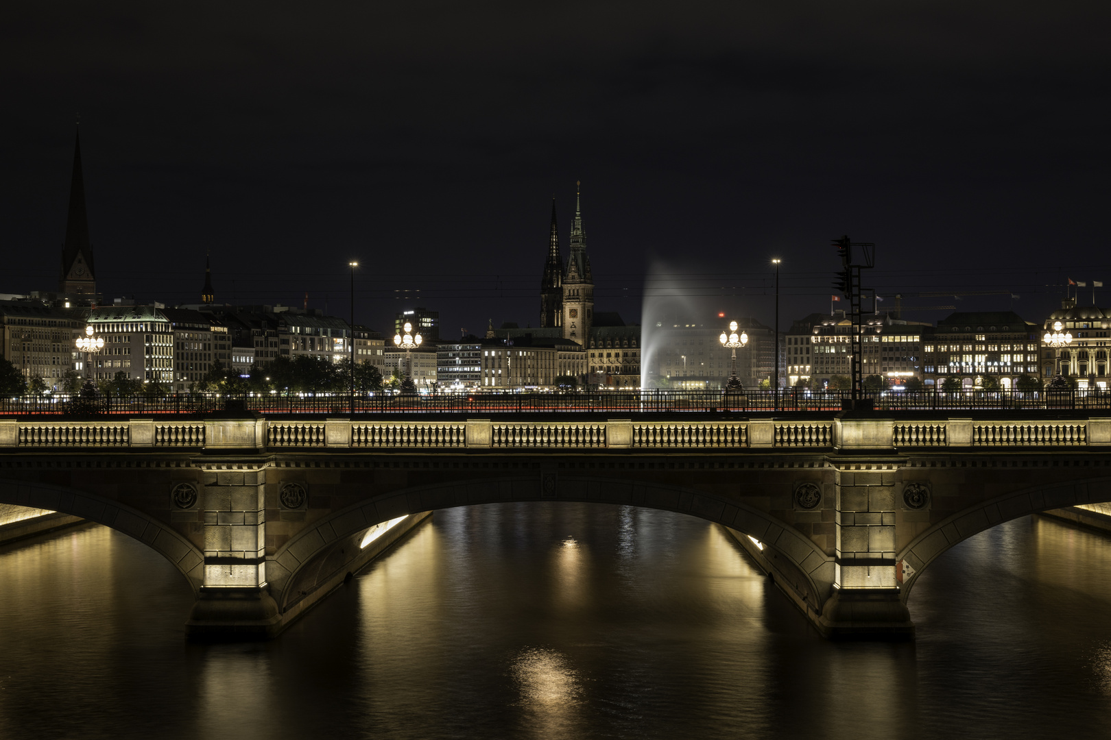 Lombardsbrücke in neuem Glanz