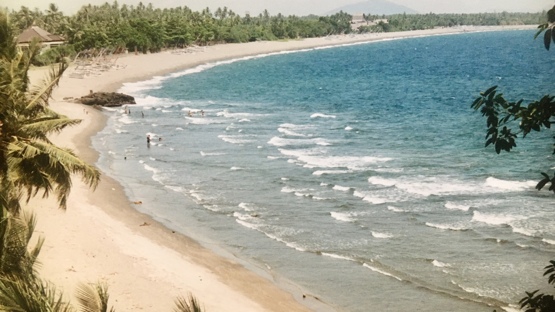 Lombok (1996), Senggigi Beach