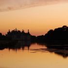 L'ombre du chateau de Chambord plane sur la Loire...