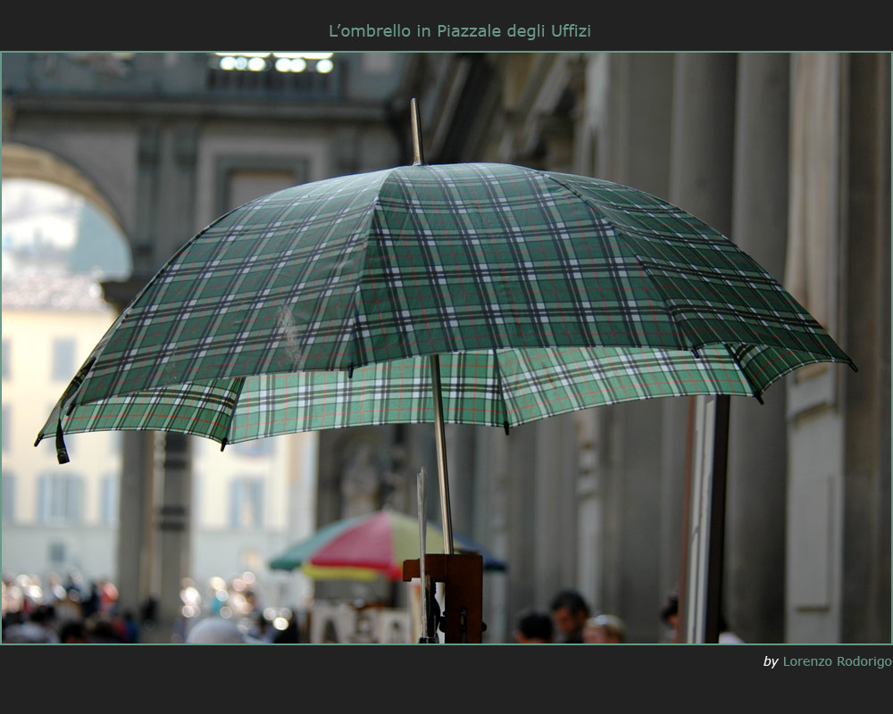 L'ombrello in Piazzale degli Uffizi