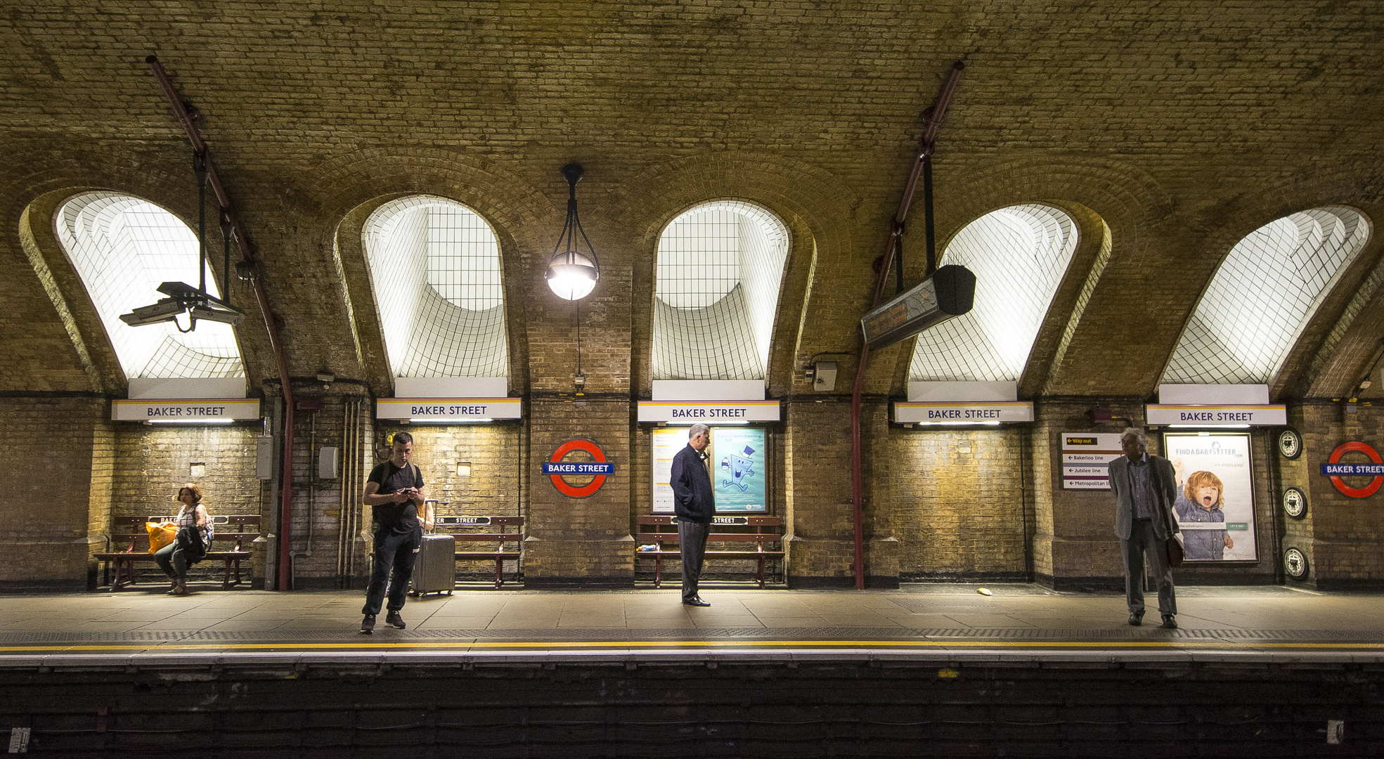 London - Baker Street Tube Station - Circle and Hammersmith Line - 01