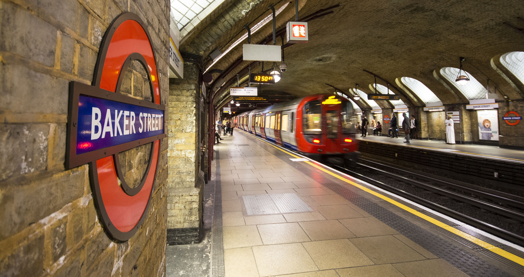 London - Baker Street Tube Station - Circle and Hammersmith Line - 03