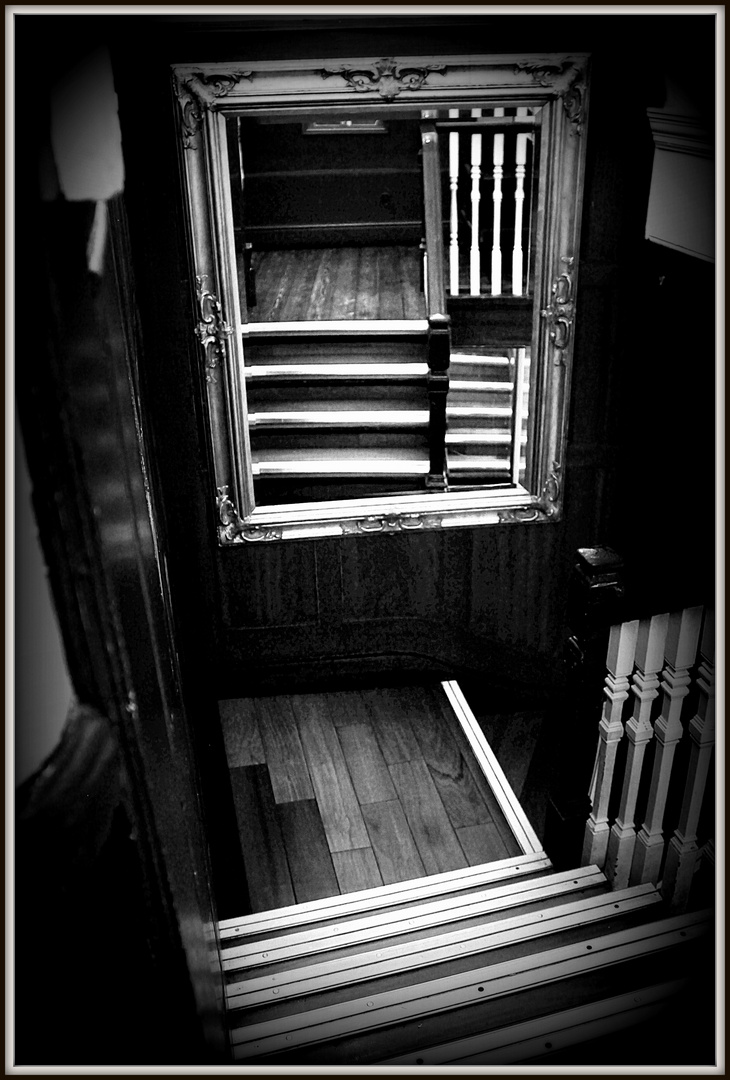 LONDON BC (Before Corona) - 56 - Soho Pub Staircase