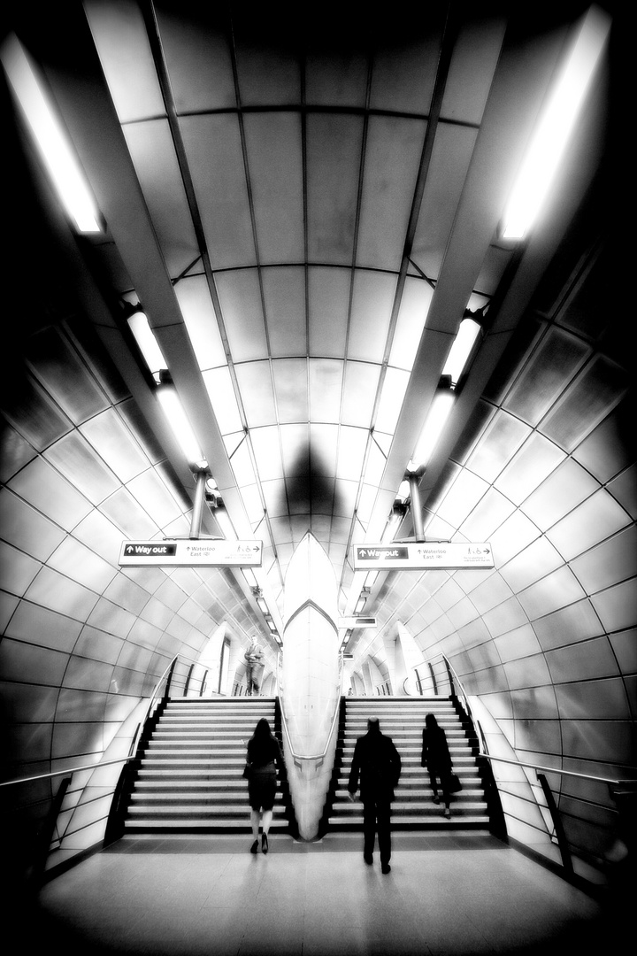 # LONDON BC (Before Corona) - 7 - Southwark Tube Station (fogless!)