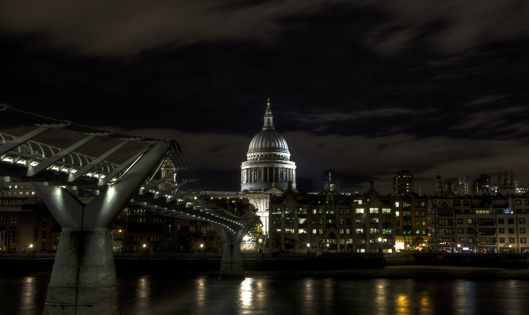 London bei Nacht St Paul's HDR