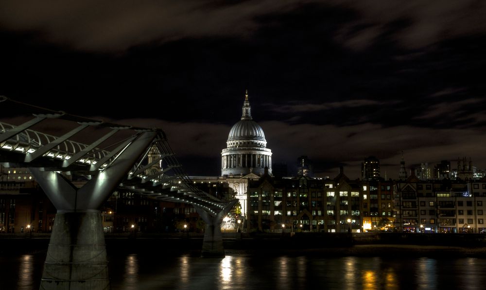 London bei Nacht St Paul's HDR