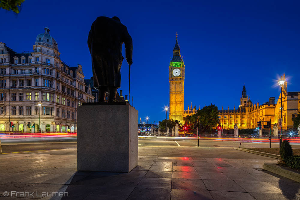 London, Big Ben mit Churchill Denkmal