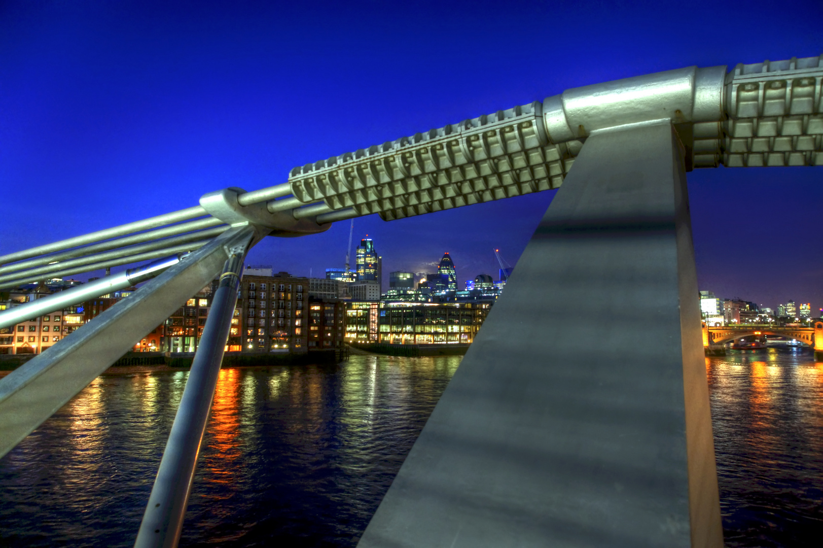 London blaue Stunde - Nacht - Millenium Bridge