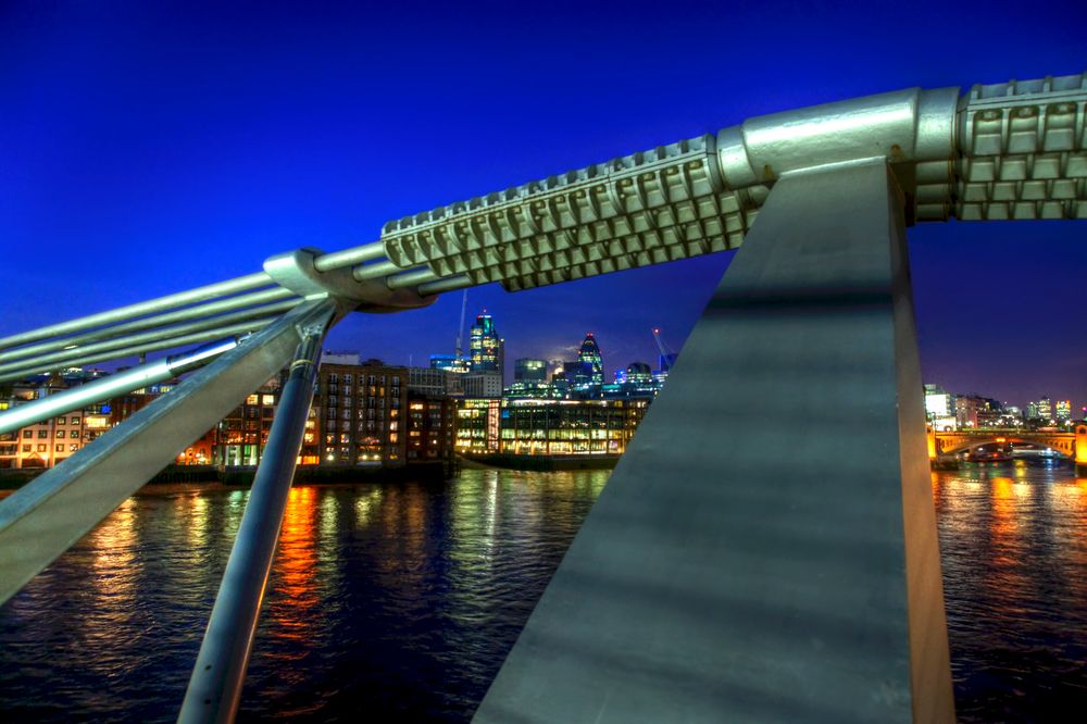 London blaue Stunde - Nacht - Millenium Bridge