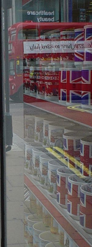 LONDON BUS AND LONDON MUGS