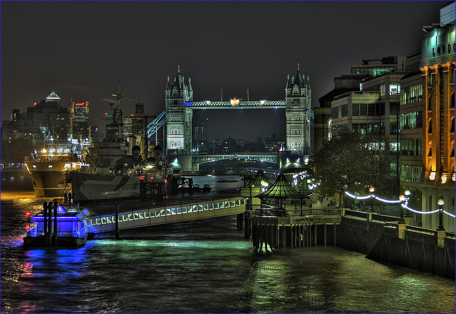 London by night