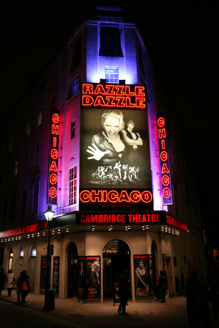 London Cambridge Theatre Razzle Dazzle Chicago Musical