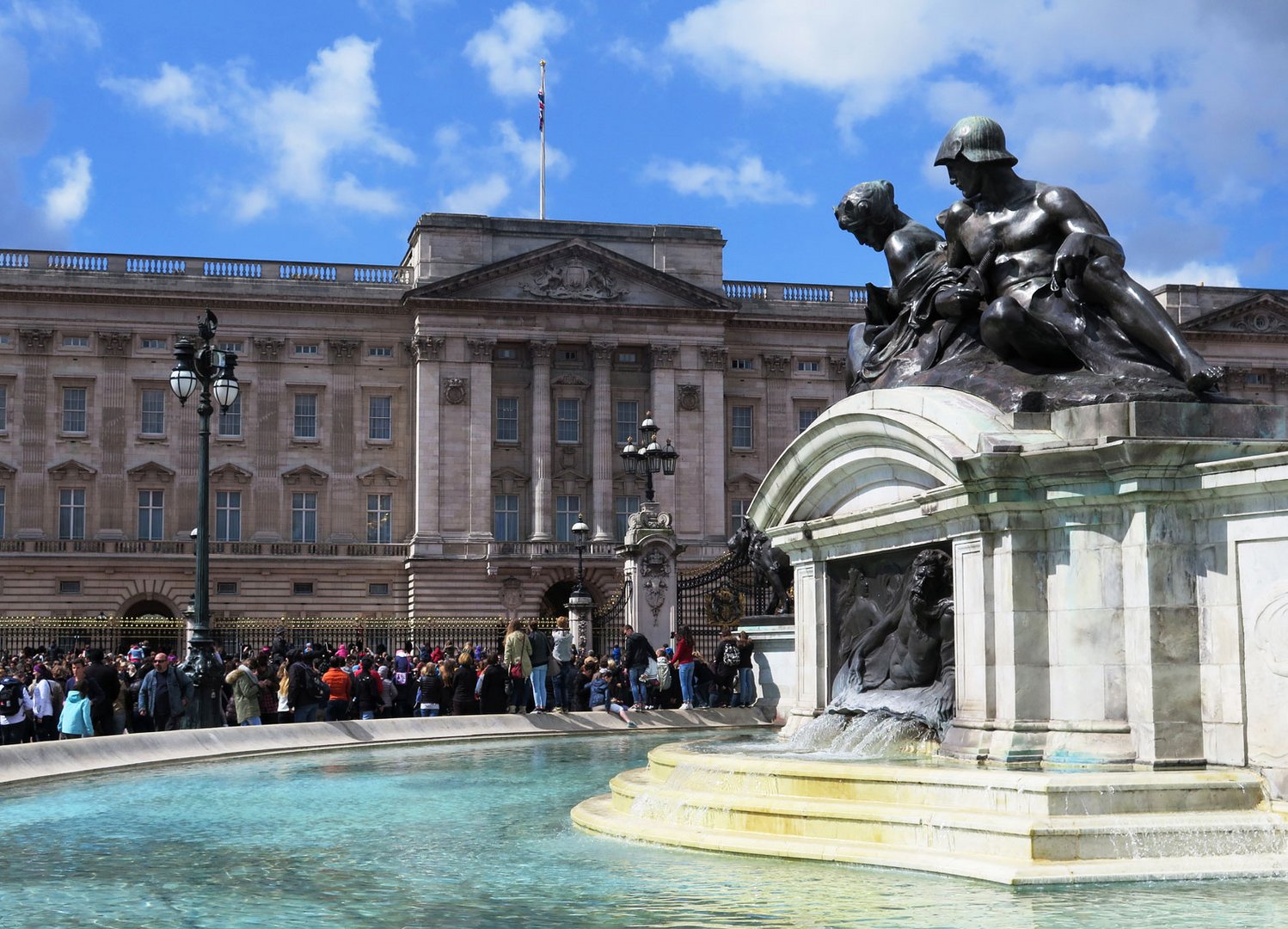 London - das Postkarten-Motiv mit Schaulustigen