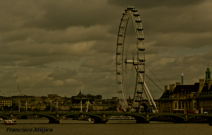 ...London Eye...