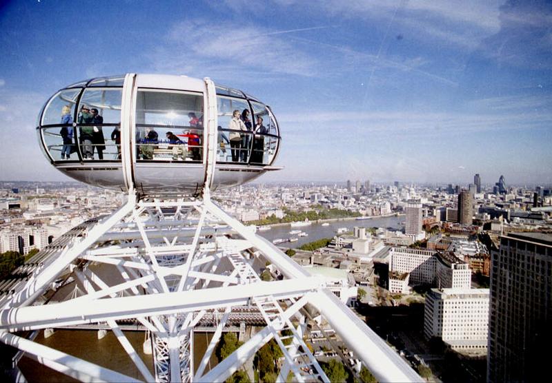 London-Eye and Blue Sky