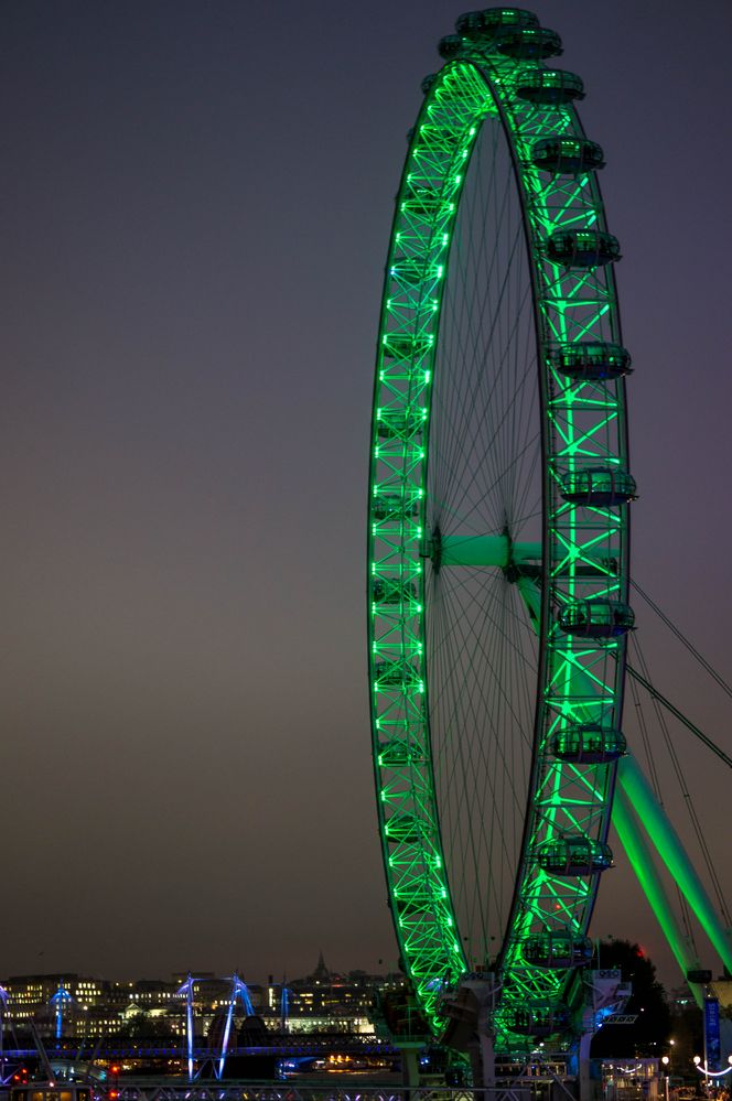 London Eye bei Nacht