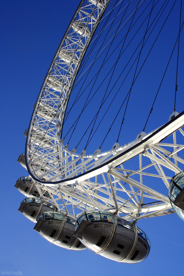 London Eye.