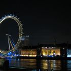 London Eye und County Hall bei Nacht