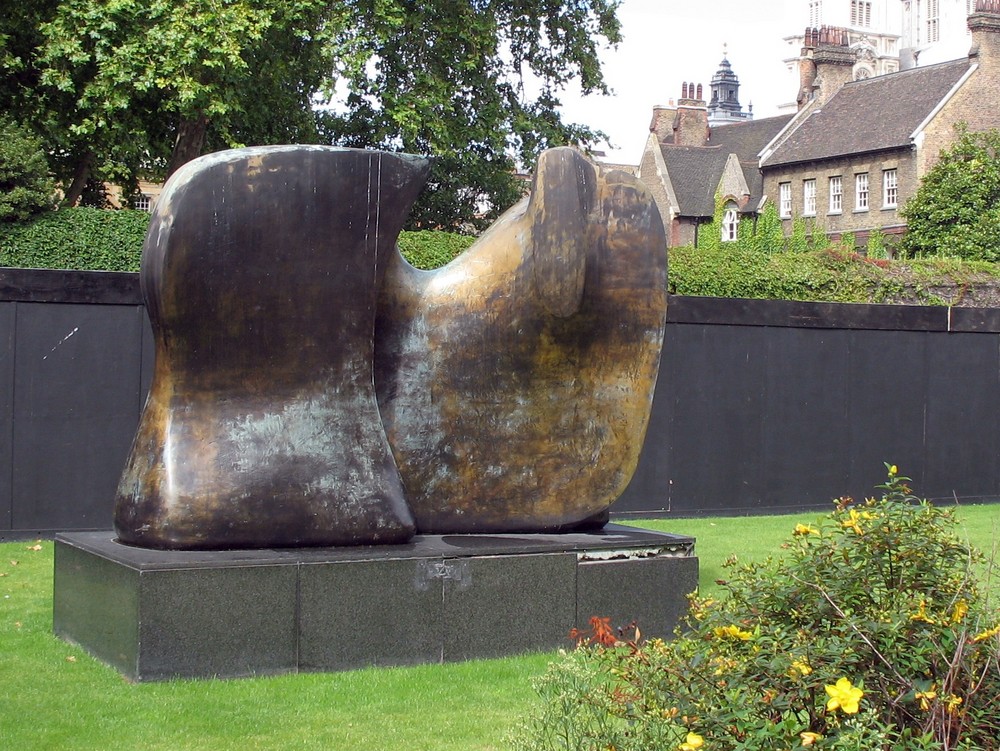 London, Henry Moore - Knife Edge Two Piece