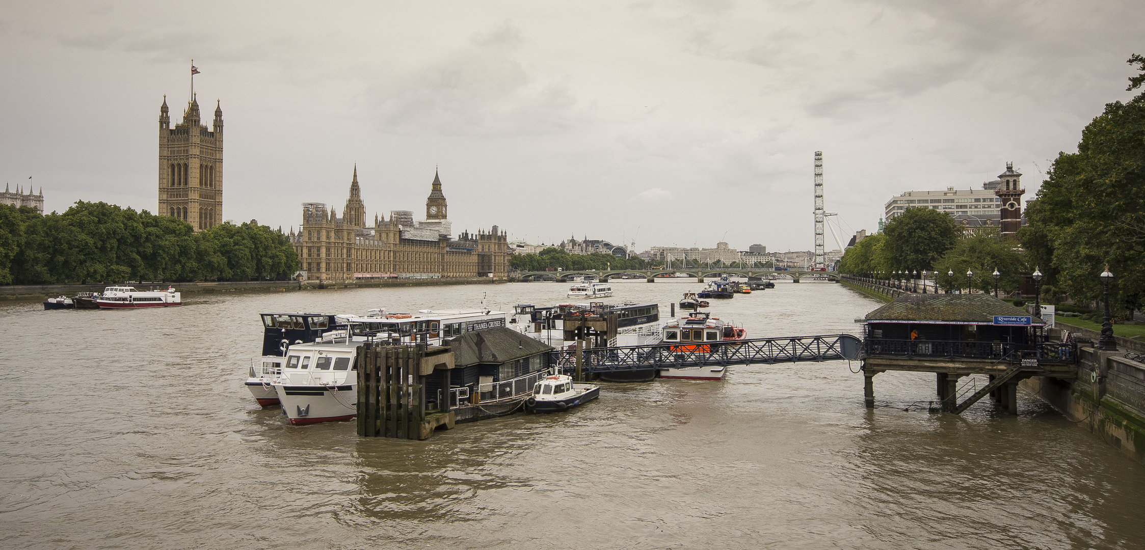 London - Houses of Parliament seen from Lambeth Bridge - 06