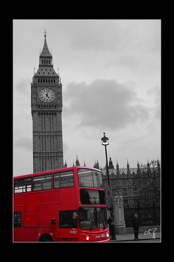 London in schwarz-weiss und rot (7)