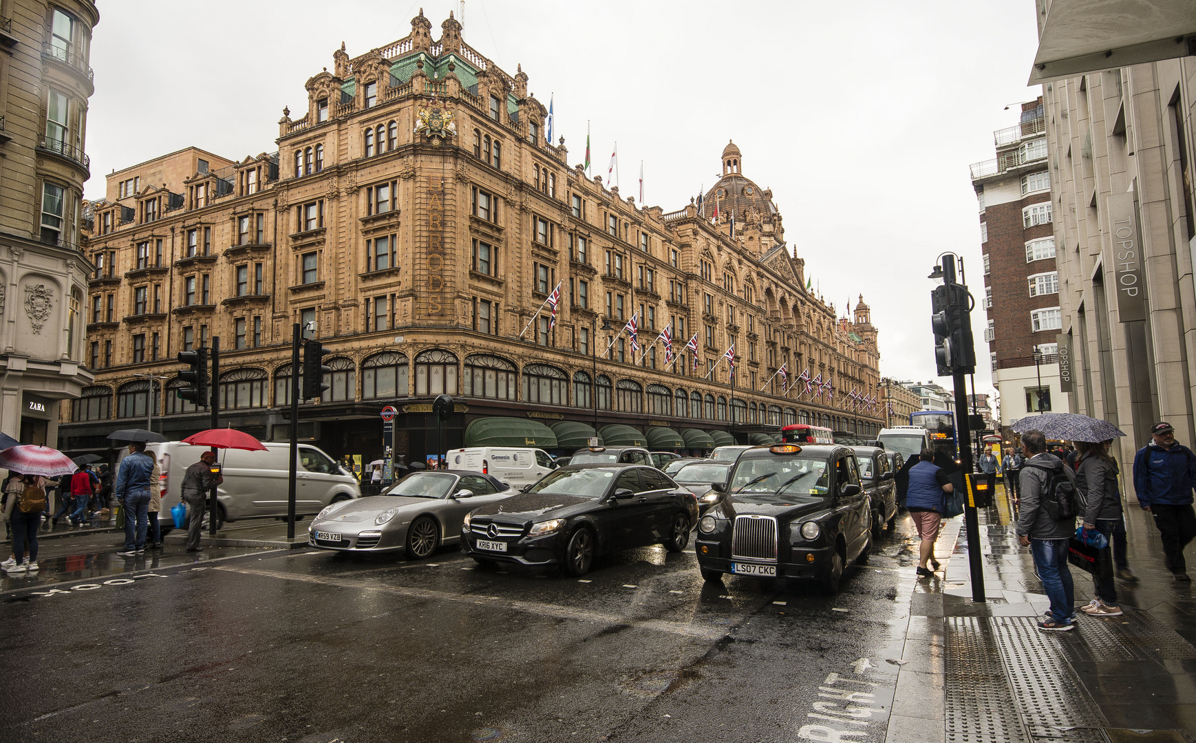 London - Knightsbridge - Brompton Rd - Harrod Department Store