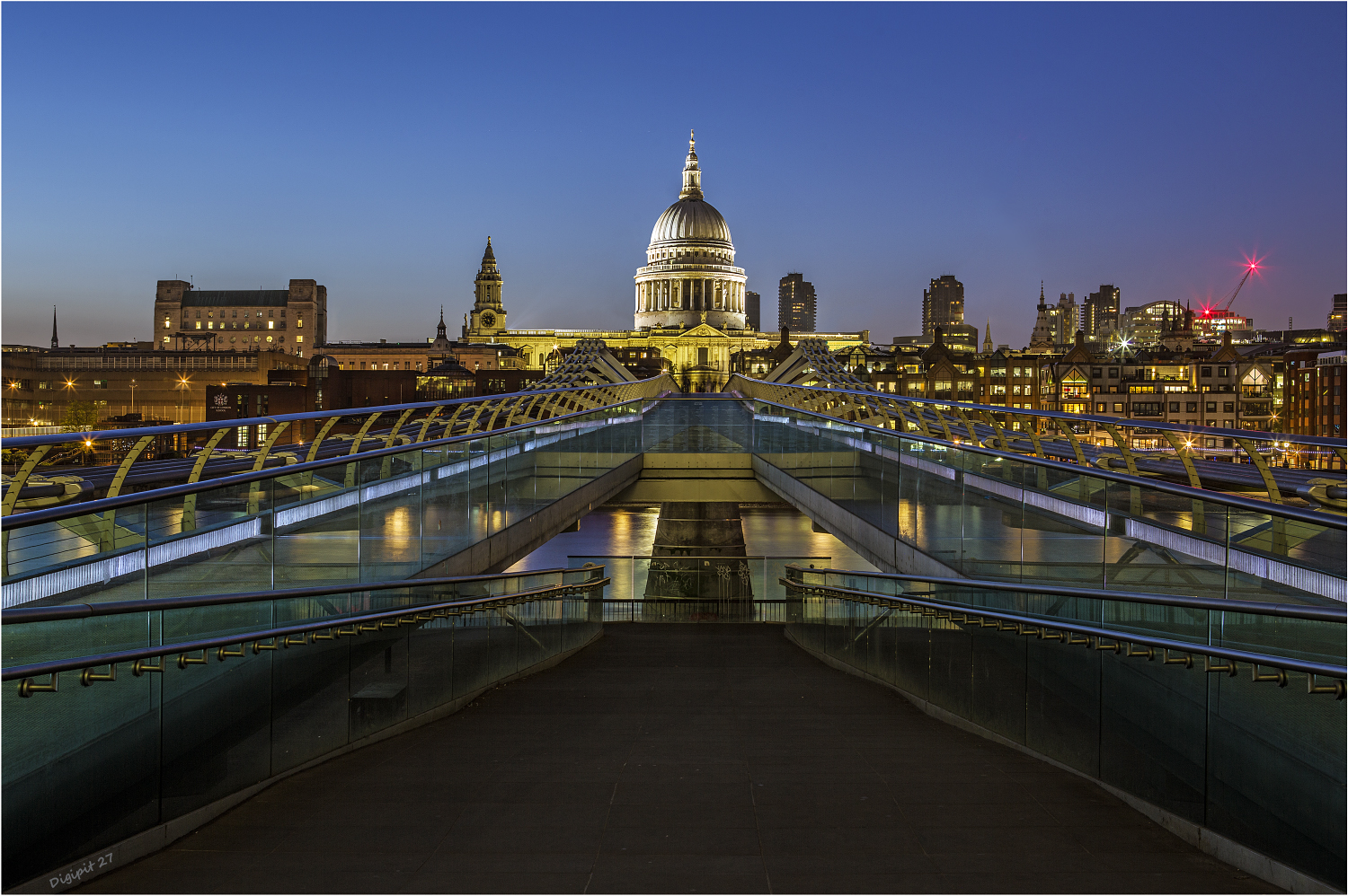 London Millenium Bridge 2017-01