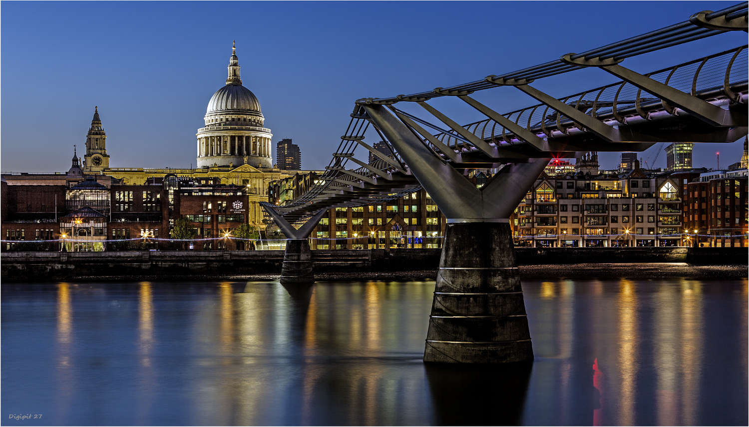 London Millenium Bridge 2017-02