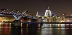 London - Millenium Bridge & St Pauls Cathedral - 03