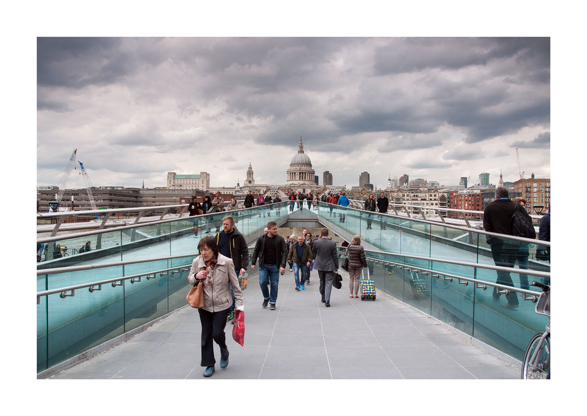 London: Millenium Bridge und St. Paul´s Cathedral