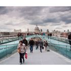 London: Millenium Bridge und St. Paul´s Cathedral
