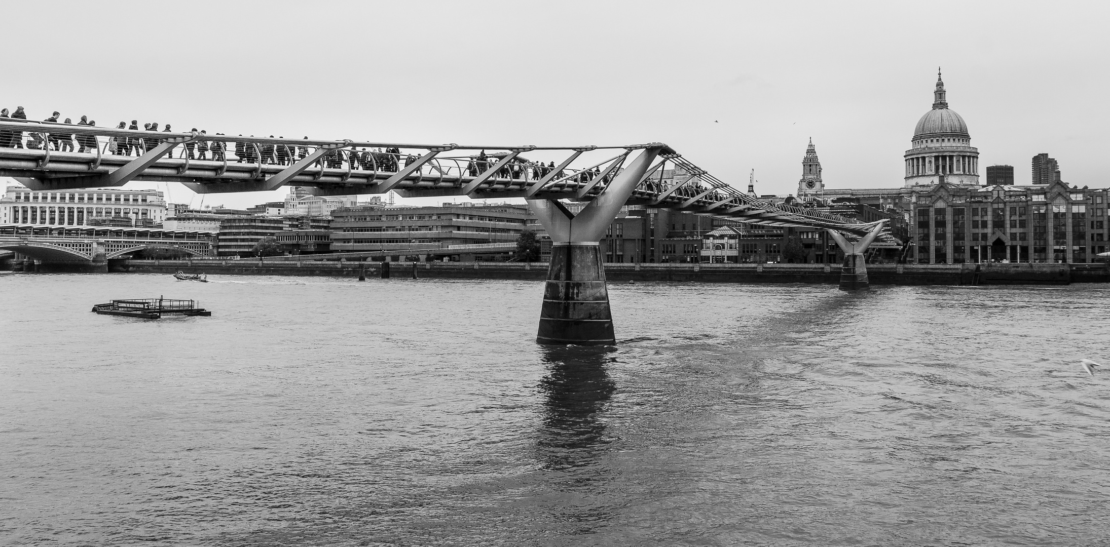 London millennium bridge