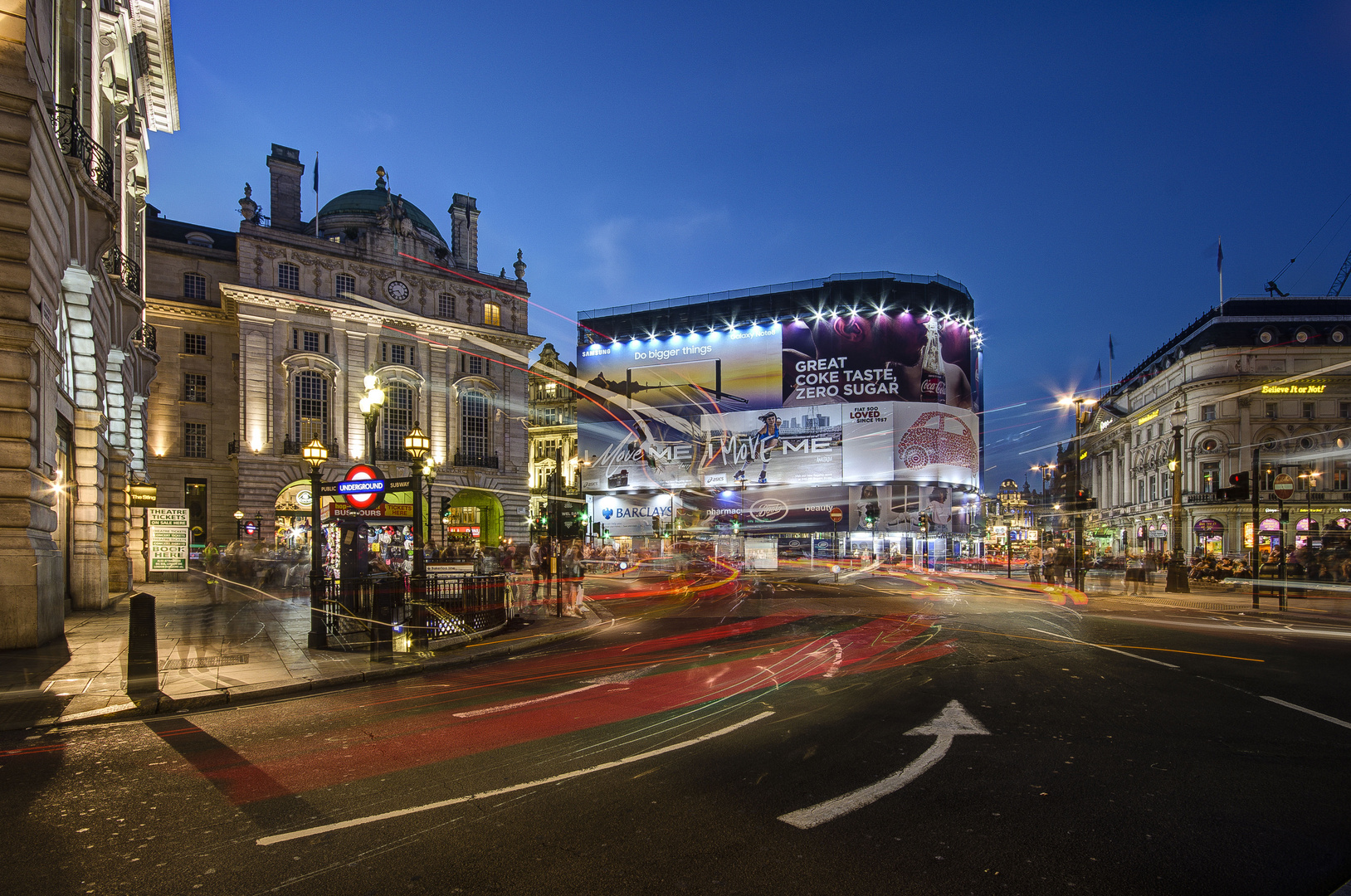 London - Piccadilly Circus - 02