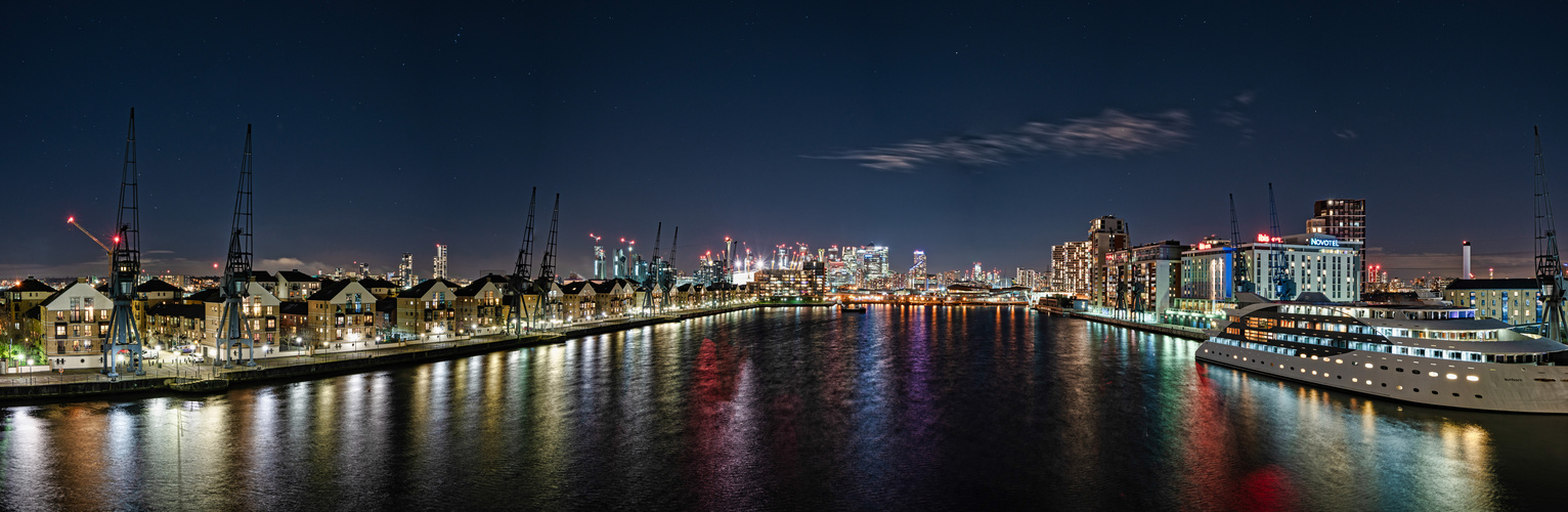 London Skyline am Victoria Dock