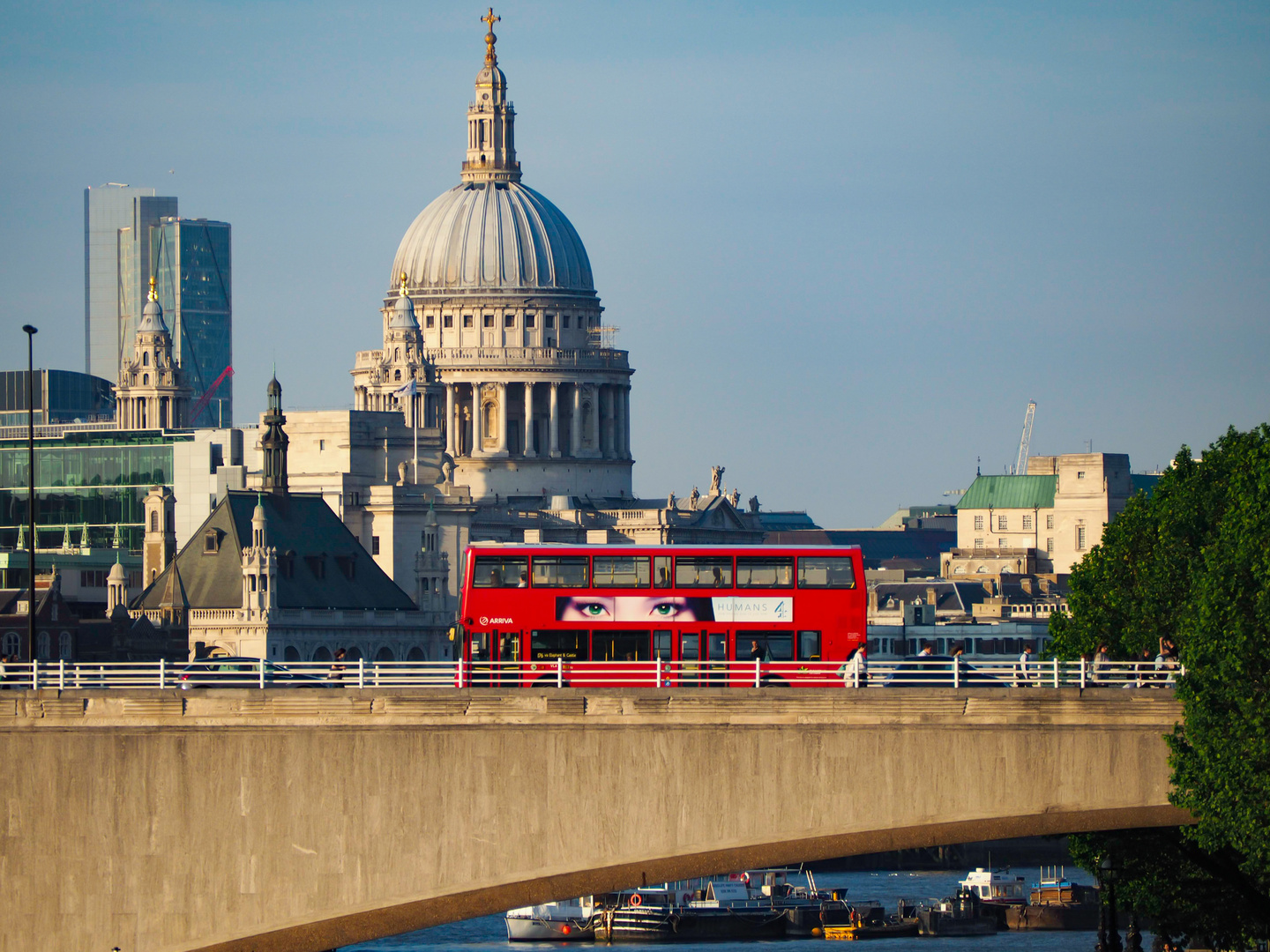 London St Paul und Doppeldeckerbus (2015)