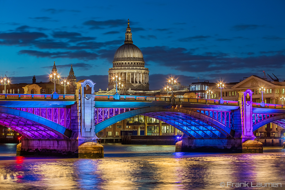 London - St Paul's cathedral mit southwark bridge, UK