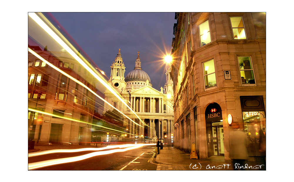 London St. Paul's mit Bus